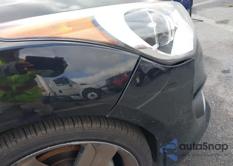 2015 Hyundai Veloster Turbo z USA, uszkodzony, nr VIN KMHTC6AE4FU237850